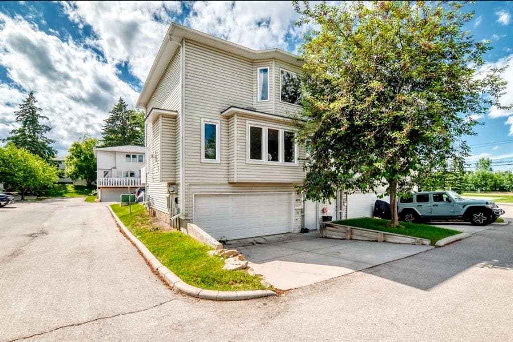 2-bed Semi-detached for sale at 672 Killarney Glen Court SW, Calgary