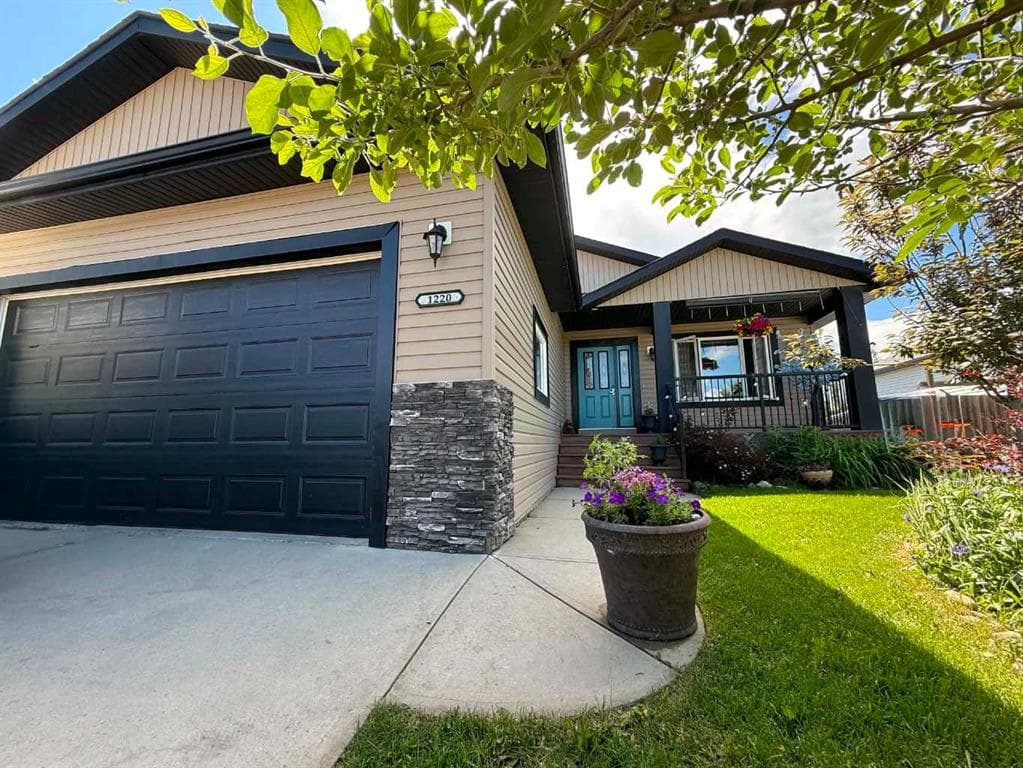 6-bed Detached for sale at 1220 21 Street, Bowden