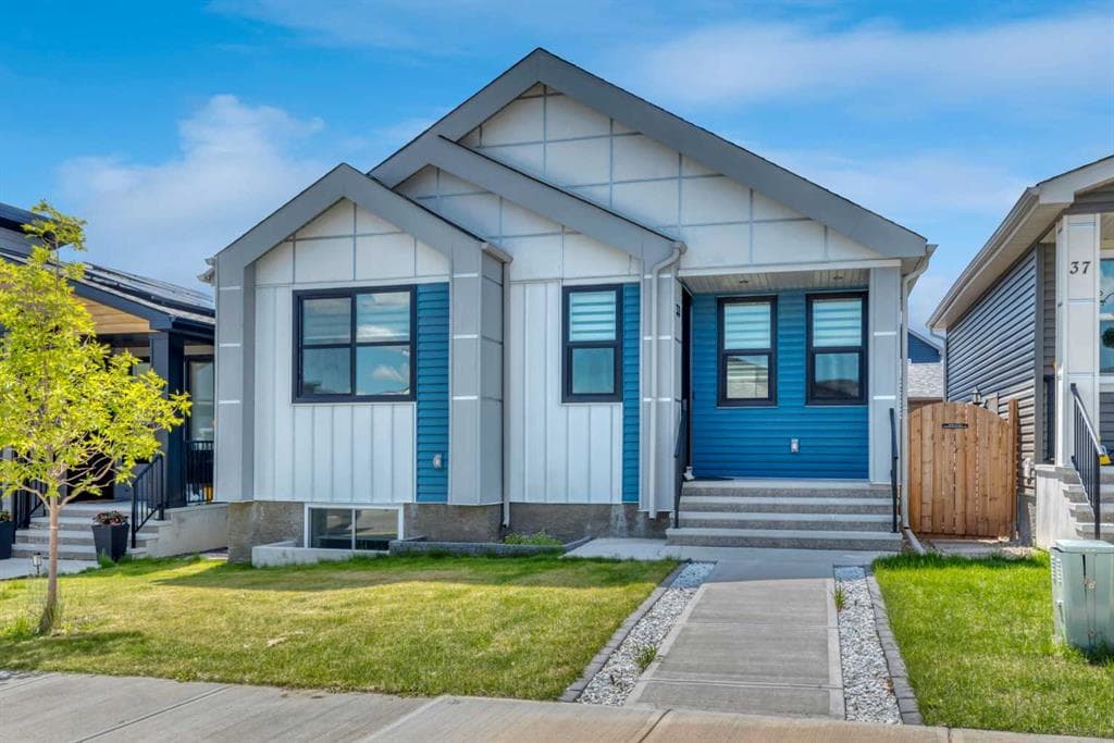 33 Lucas Rise NW — photo 1