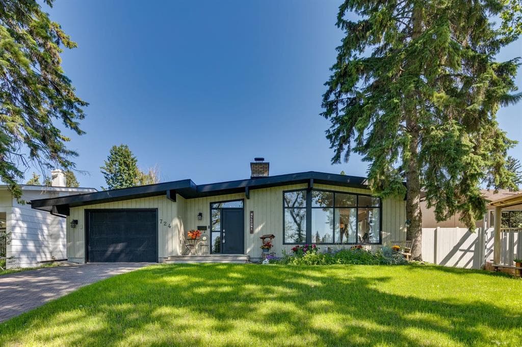 724 Willacy Drive SE — photo 1