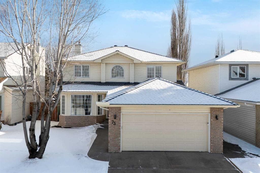 73 Riverview Close SE — photo 1