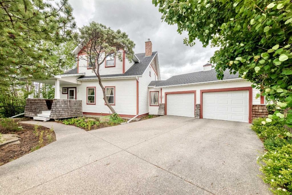 4-bed Detached for sale at 10 Hidden Creek View NW, Calgary