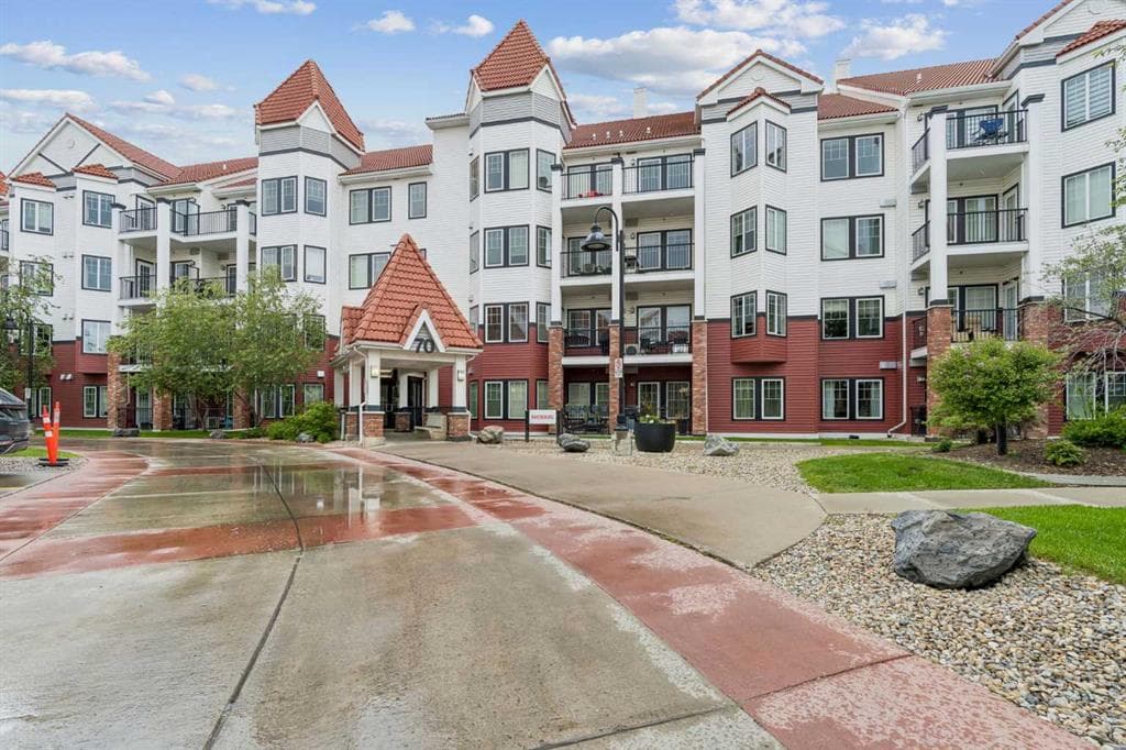 1-bed Apartment for sale at 216, 70 Royal Oak Plaza NW, Calgary