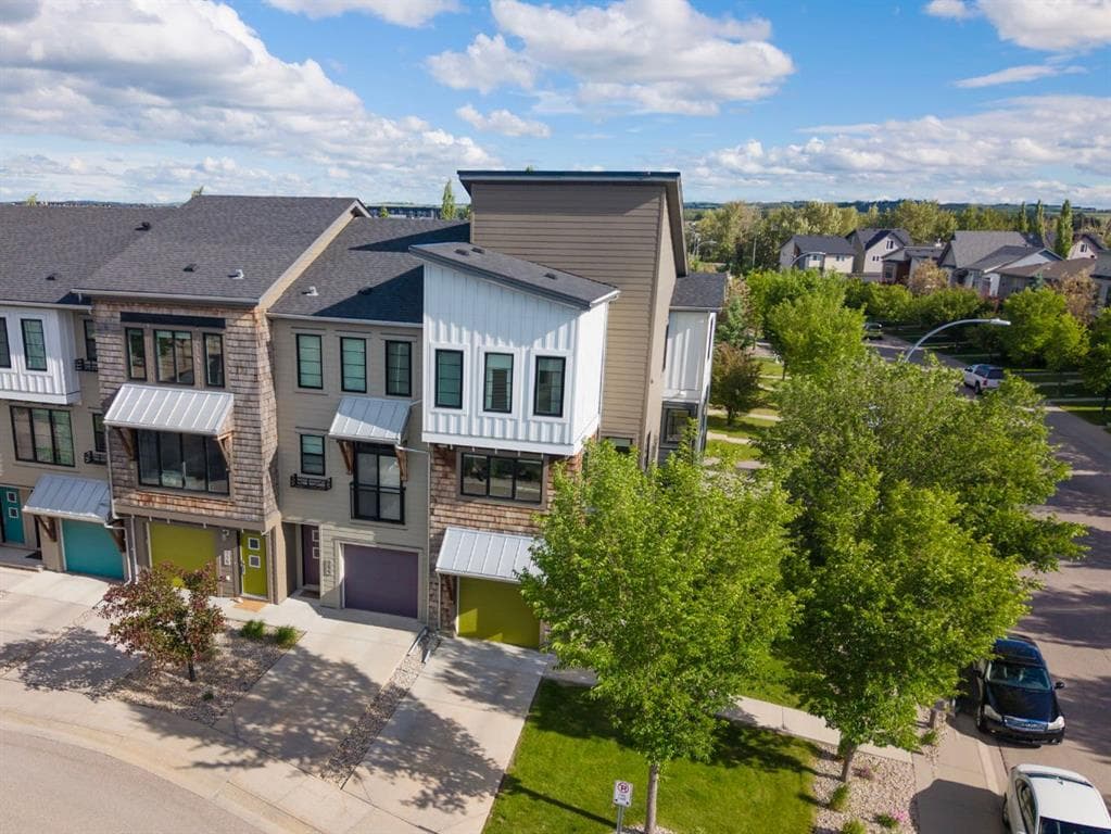 3-bed Townhouse for sale at 102 Walden Circle SE, Calgary