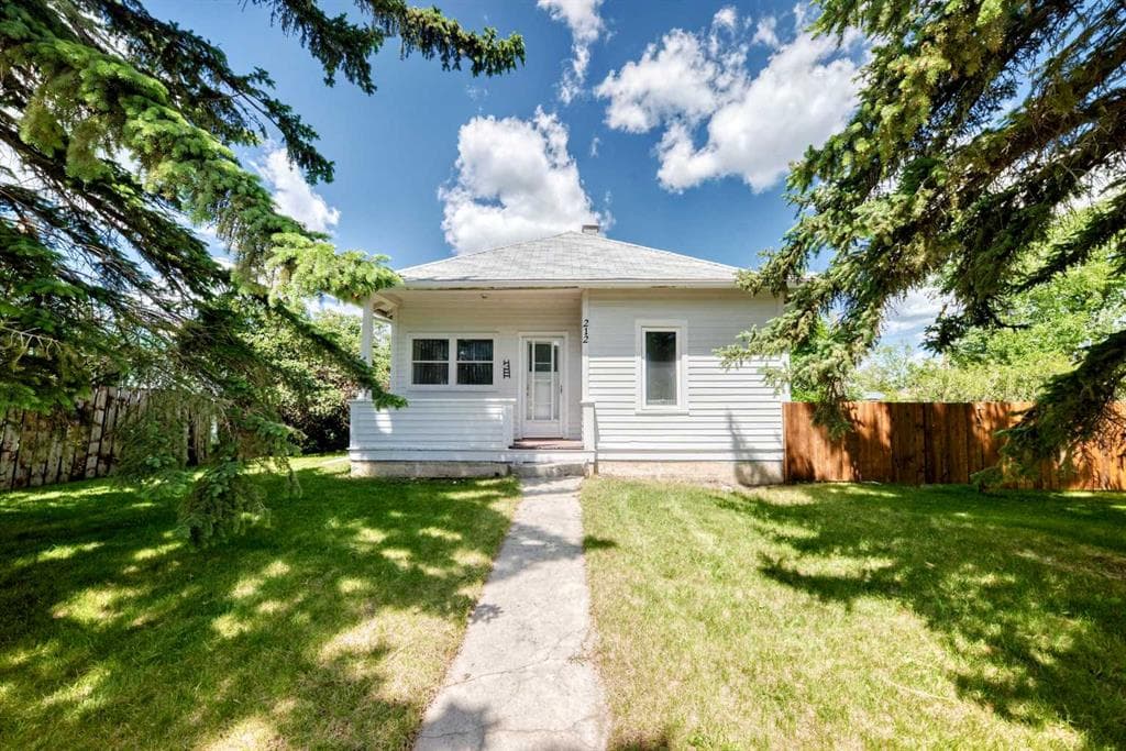 2-bed Detached for sale at 212 5 Avenue, Strathmore