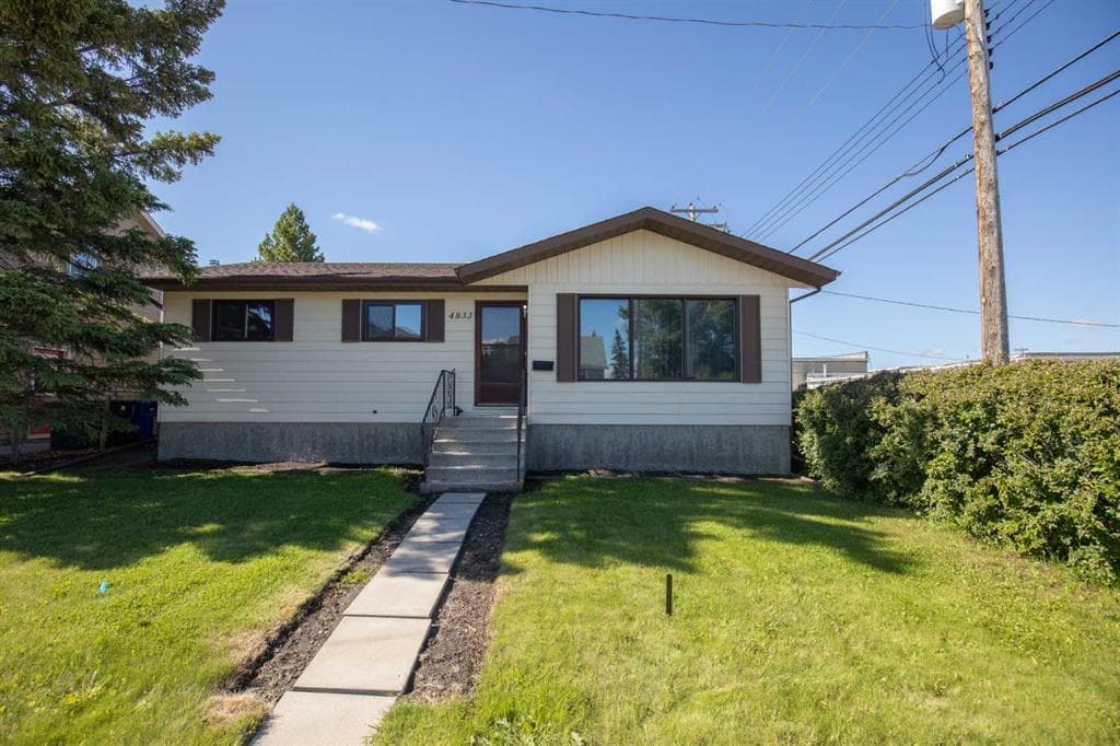 4-bed Detached for sale at 4833 49 Street, Olds