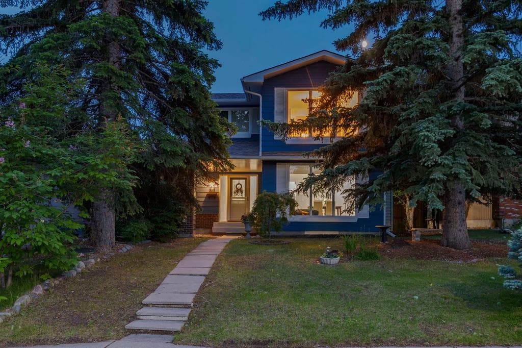 4-bed Semi-detached for sale at 384 Midvalley Drive SE, Calgary