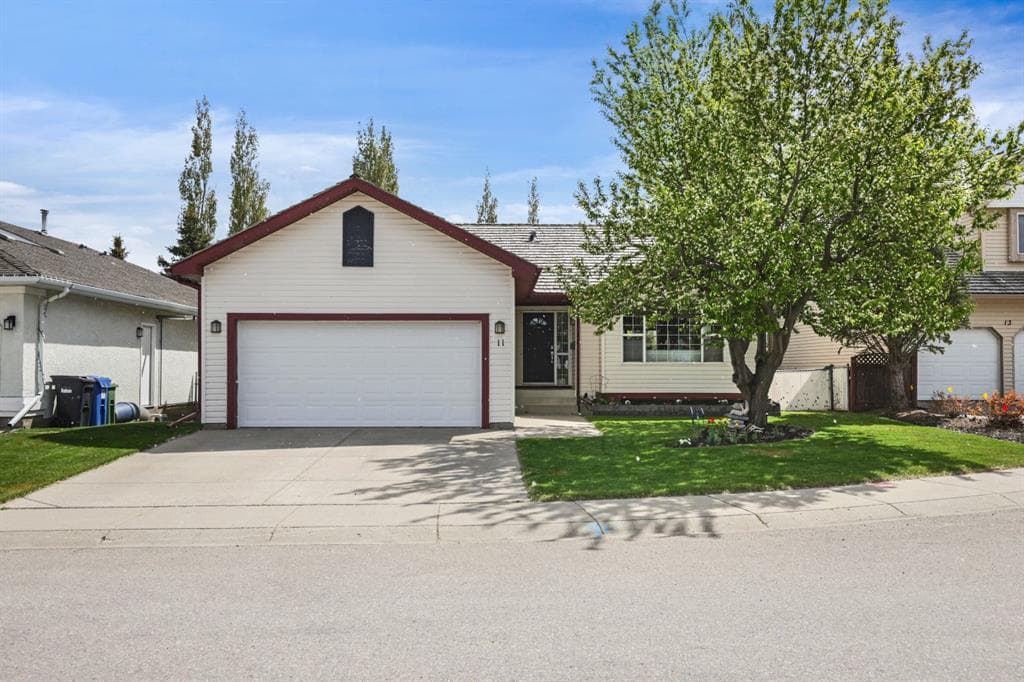5-bed Detached for sale at 11 Strathmore Lakes Crescent, Strathmore