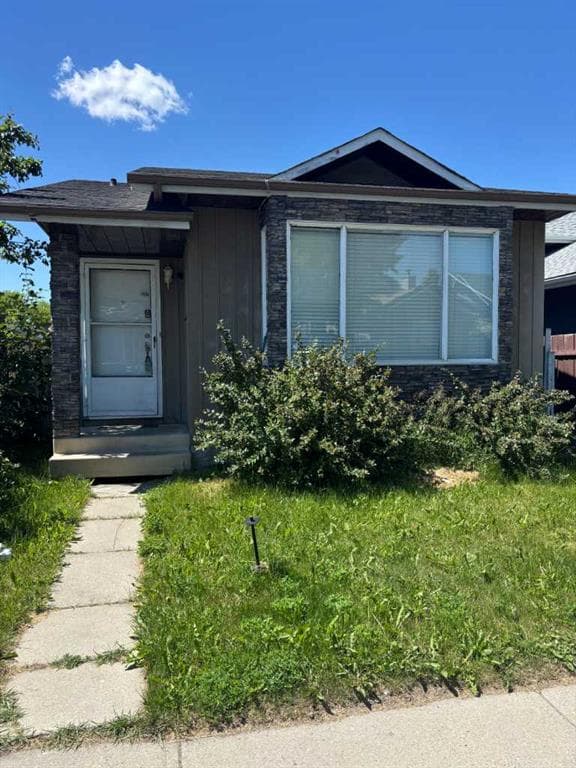 5-bed Detached for sale at 31 Martindale Close NE, Calgary