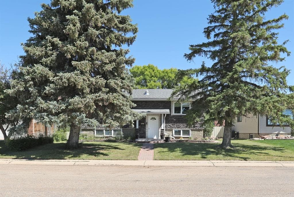 4-bed Detached for sale at 52 Marshall Drive W, Brooks