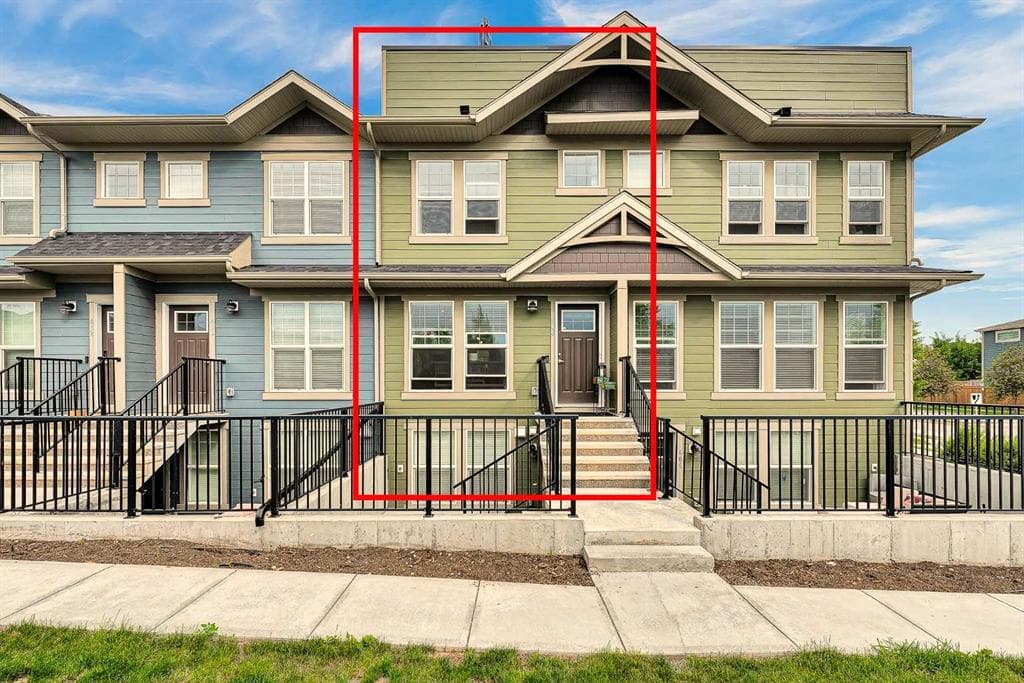 2-bed Townhouse for sale at 406 Cranbrook Square SE, Calgary