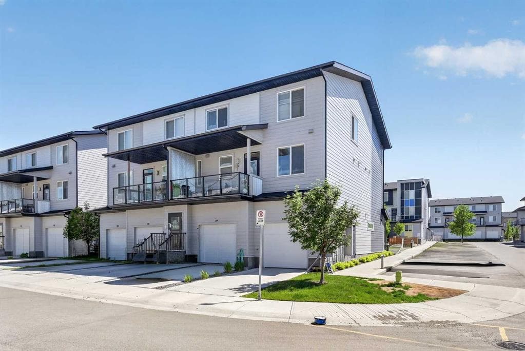 3-bed Townhouse for sale at 204, 330 Redstone NE, Calgary