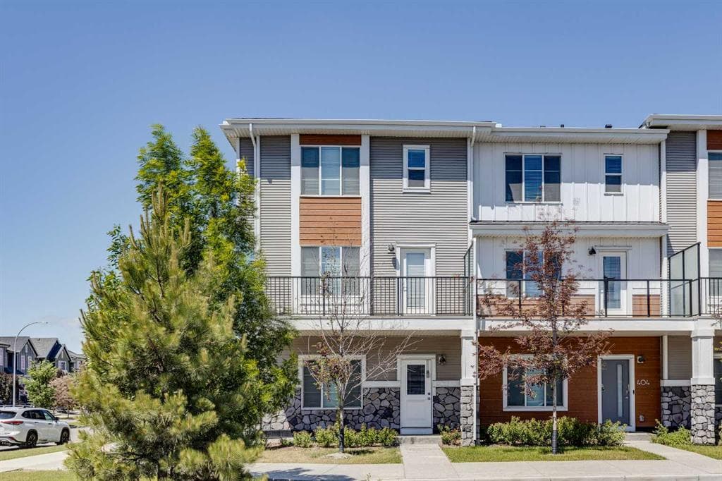 4-bed Townhouse for sale at 402, 669 Savanna Boulevard NE, Calgary