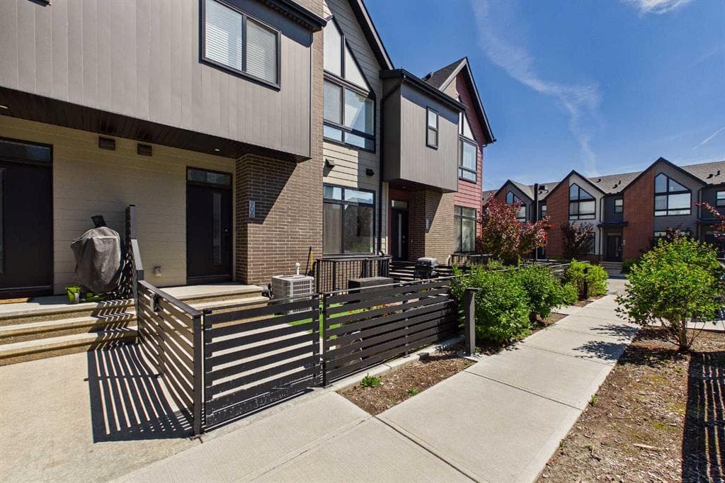 3-bed Townhouse for sale at 906 Sage Meadows Gardens NW, Calgary