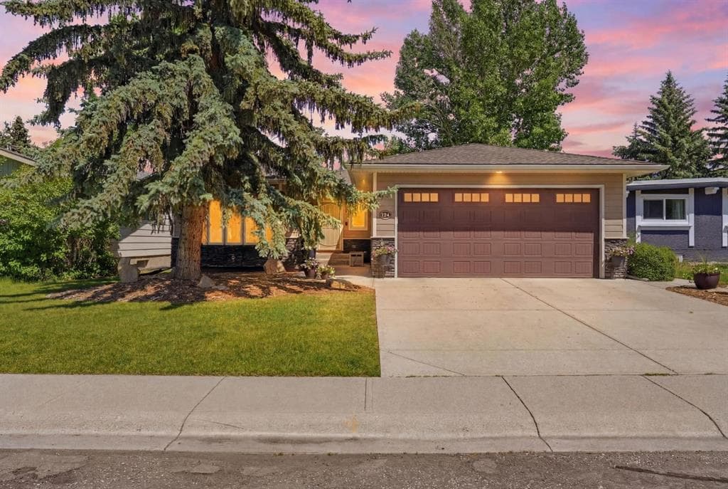 3-bed Detached for sale at 124 Cantrell Place SW, Calgary