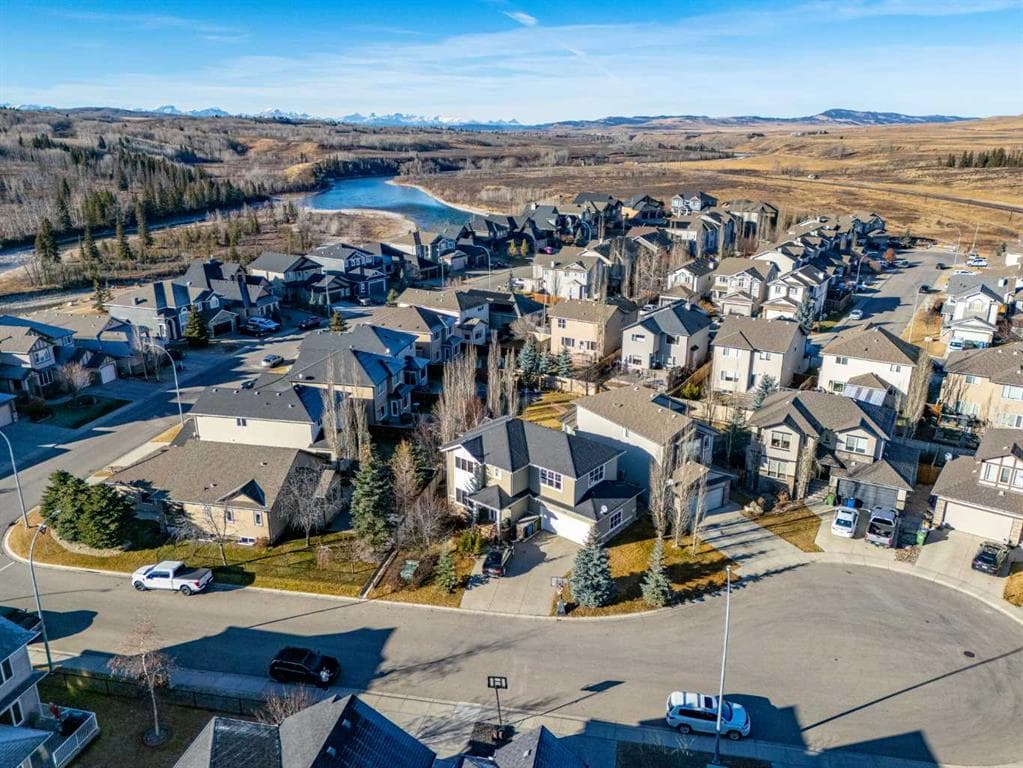 3-bed Detached for sale at 142 West Pointe Circle, Cochrane