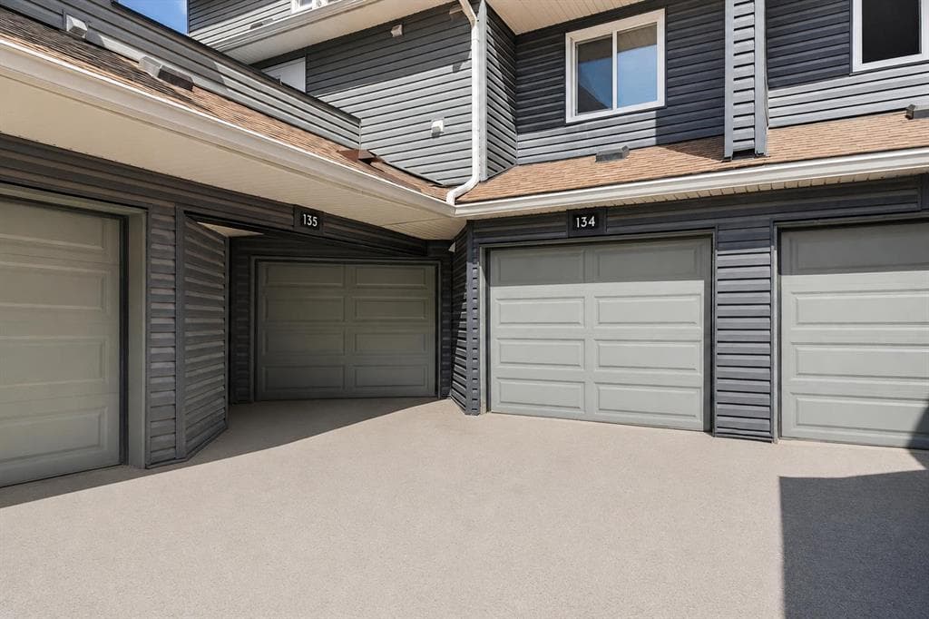 2-bed Townhouse for sale at 134, 48 Glamis Green SW, Calgary