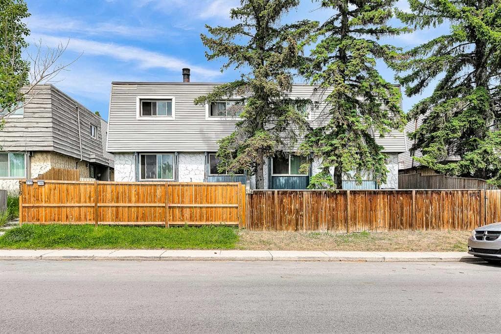 4-bed Townhouse for sale at 101, 516 Blackthorn Road NE, Calgary