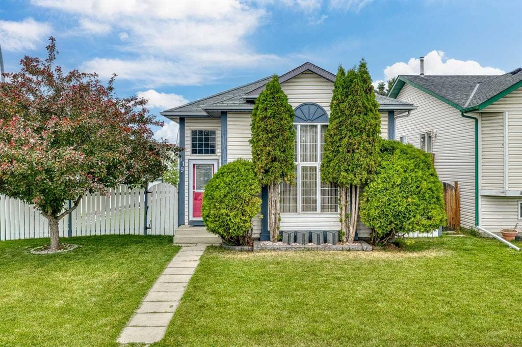3-bed Detached for sale at 119 Applemont Close SE, Calgary