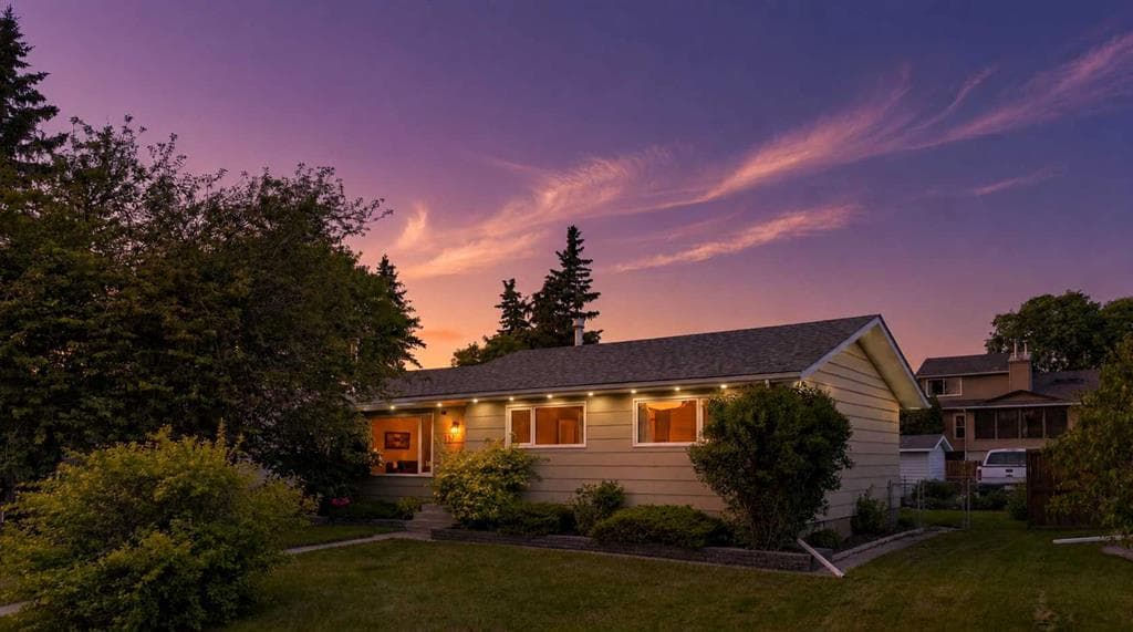 4-bed Detached for sale at 127 Thomas Place, Strathmore