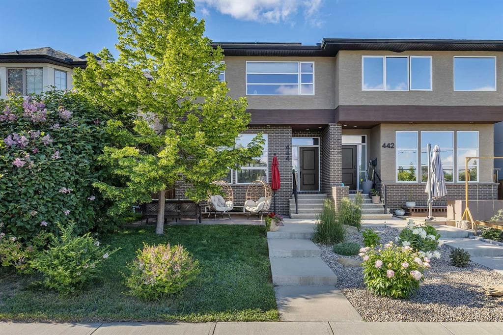 4-bed Semi-detached for sale at 444 25 Avenue NW, Calgary