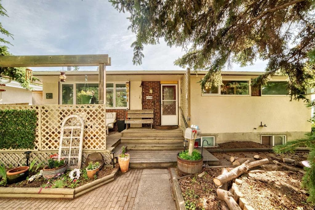 3-bed Detached for sale at 6108 Lloyd Crescent SW, Calgary