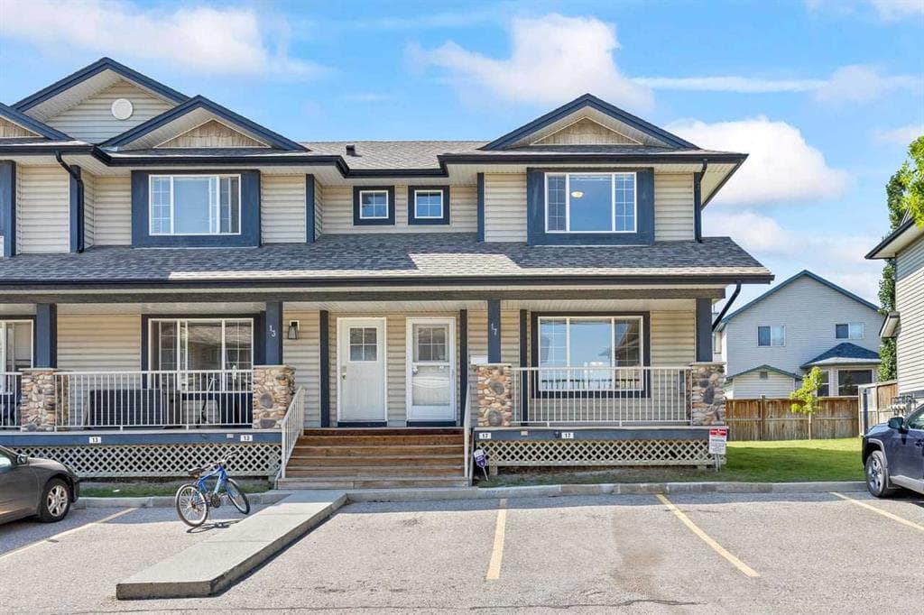 3-bed Townhouse for sale at 17 Citadel Point NW, Calgary