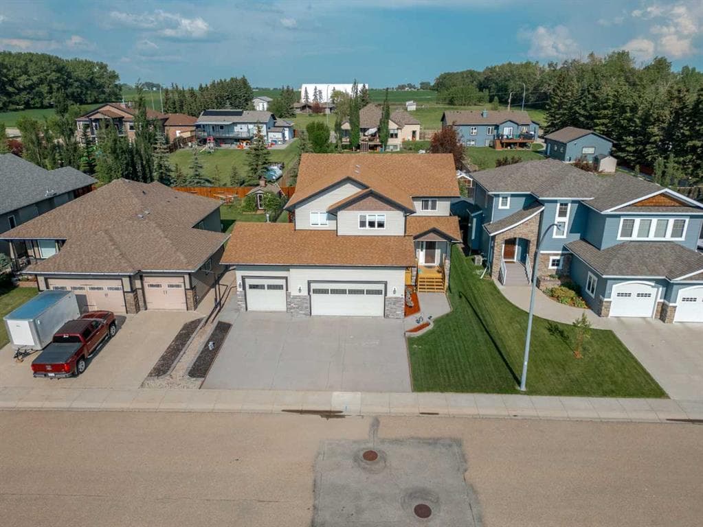4-bed Detached for sale at 9 Vantage Crescent, Olds