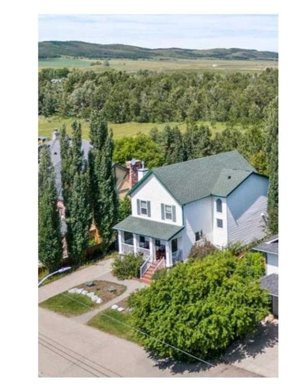 4-bed Detached for sale at 107 2A Avenue NW, Diamond Valley