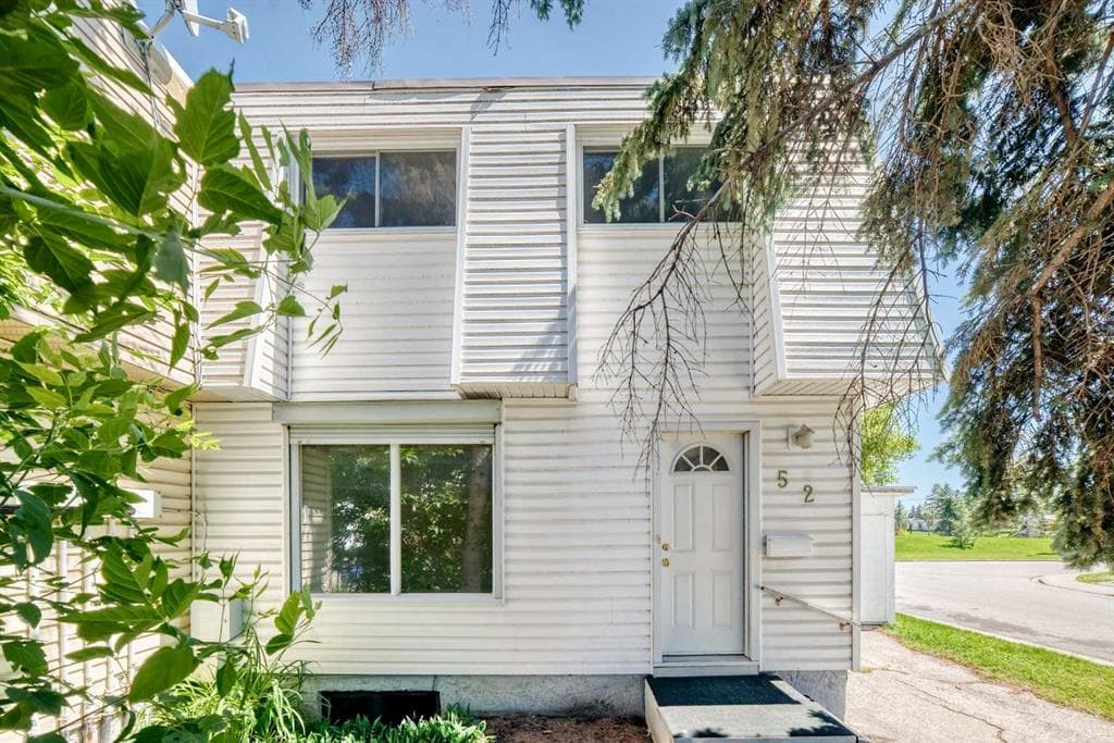 2-bed Townhouse for sale at 52 Doverdale Mews SE, Calgary