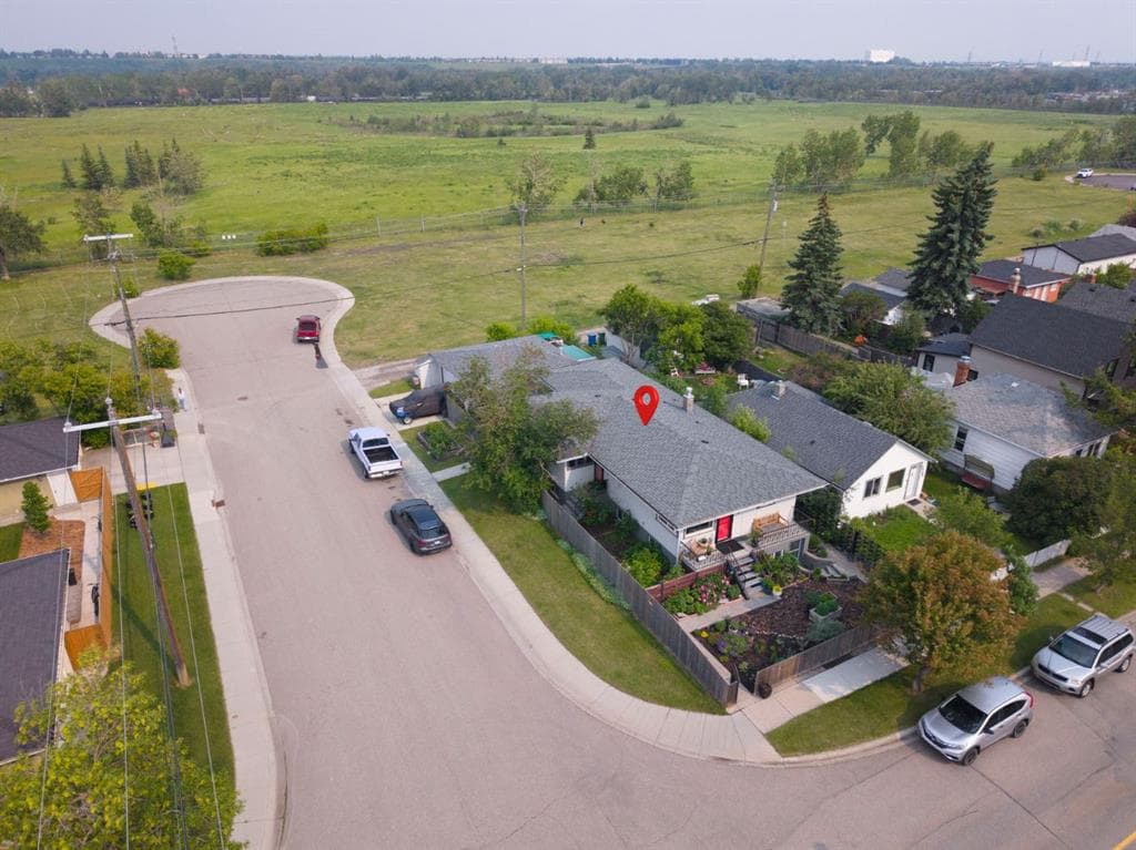 6-bed Detached for sale at 2702 17 Street SE, Calgary