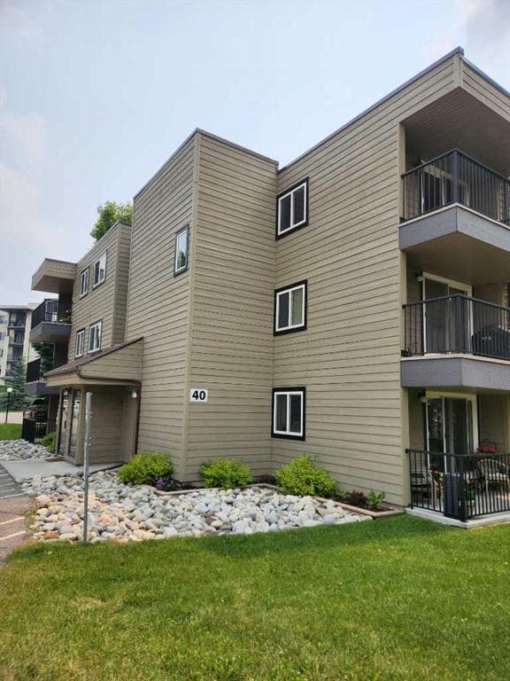 2-bed Apartment for sale at 201, 40 Glenbrook, Cochrane