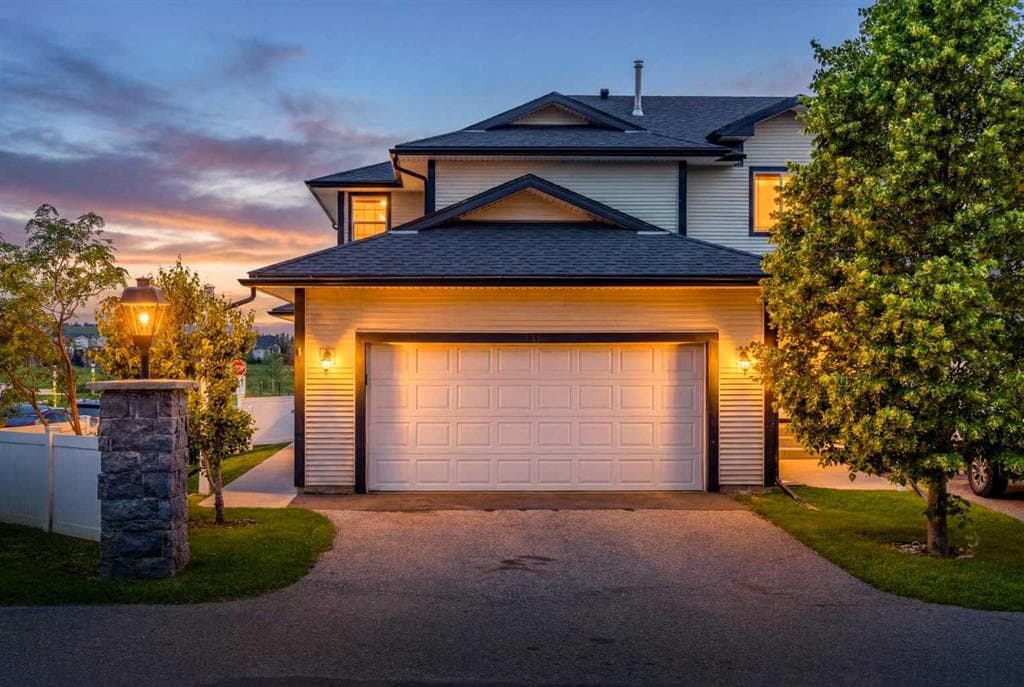 3-bed Townhouse for sale at 1, 12 Silver Creek Boulevard NW, Airdrie
