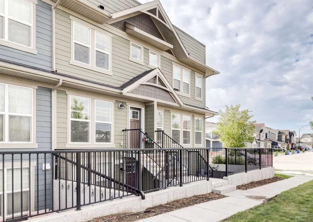 1-bed Townhouse for sale at 408 Cranbrook Square SE, Calgary