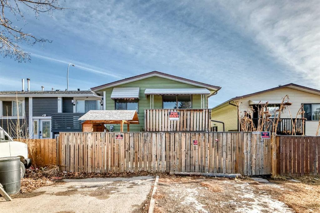 1-bed Townhouse for sale at D, 903 44 Street SE, Calgary