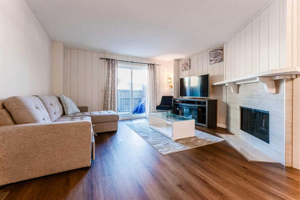 3-bed Townhouse for sale at 1101, 829 Coach Bluff Crescent SW, Calgary