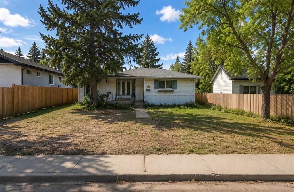 3-bed Detached for sale at 8131 44 Avenue NW, Calgary