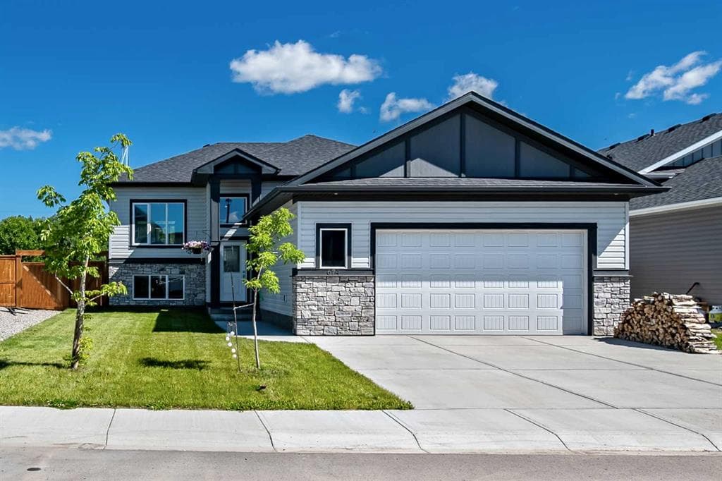 5-bed Detached for sale at 674 Anderson Close NW, Diamond Valley