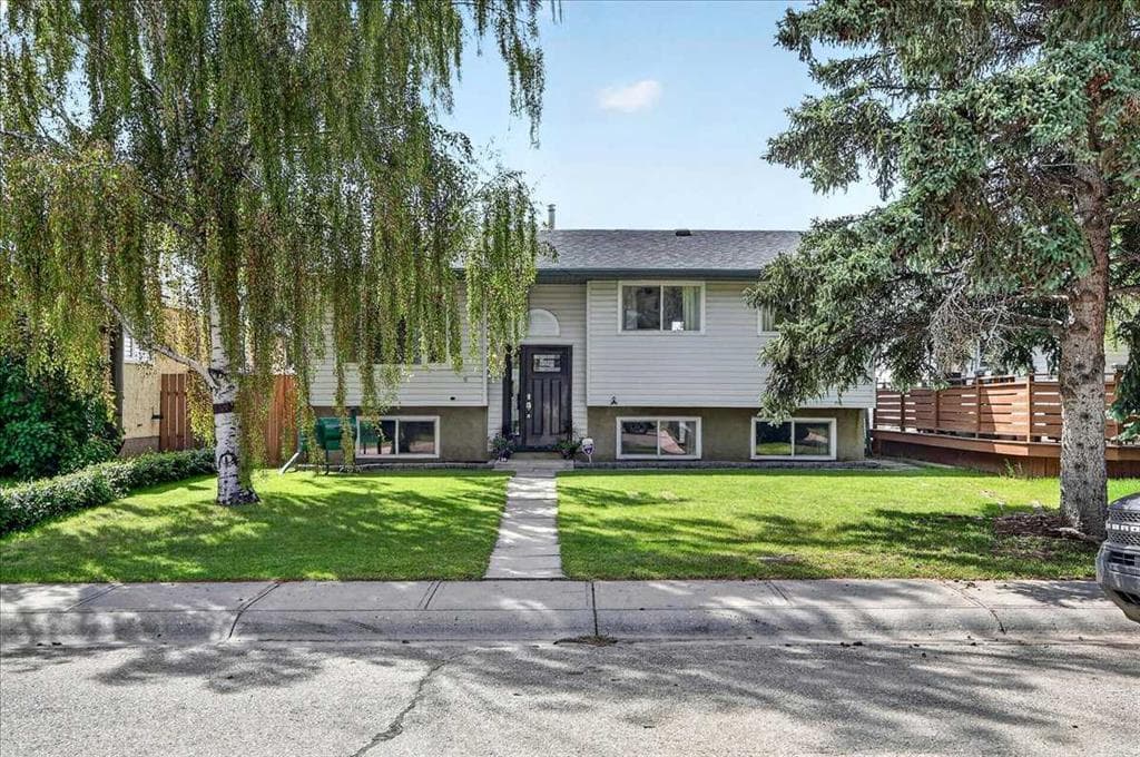4-bed Detached for sale at 81 Ashwood Road SE, Airdrie