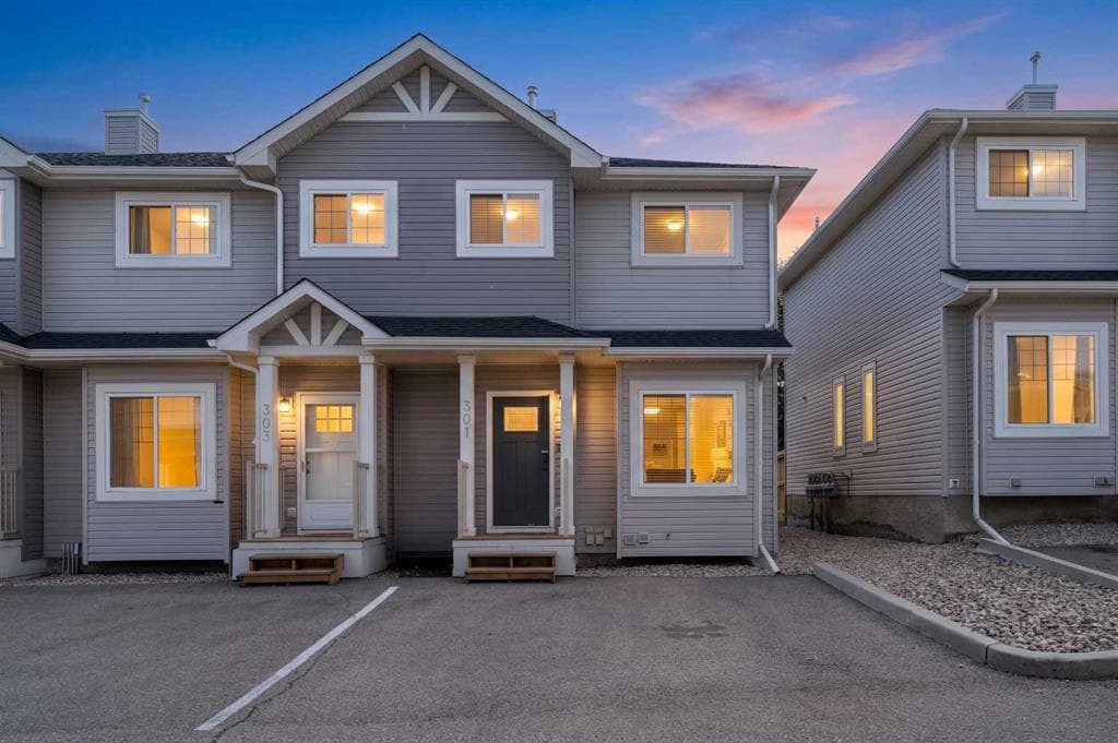 4-bed Townhouse for sale at 301 Strathaven Mews, Strathmore