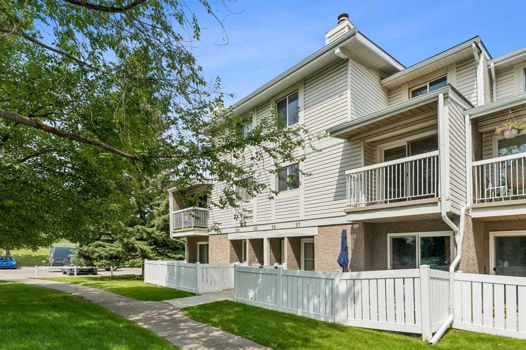 2-bed Townhouse for sale at 101, 3015 51 Street SW, Calgary