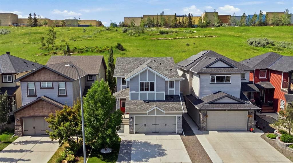 80 Sherwood Crescent NW — photo 1