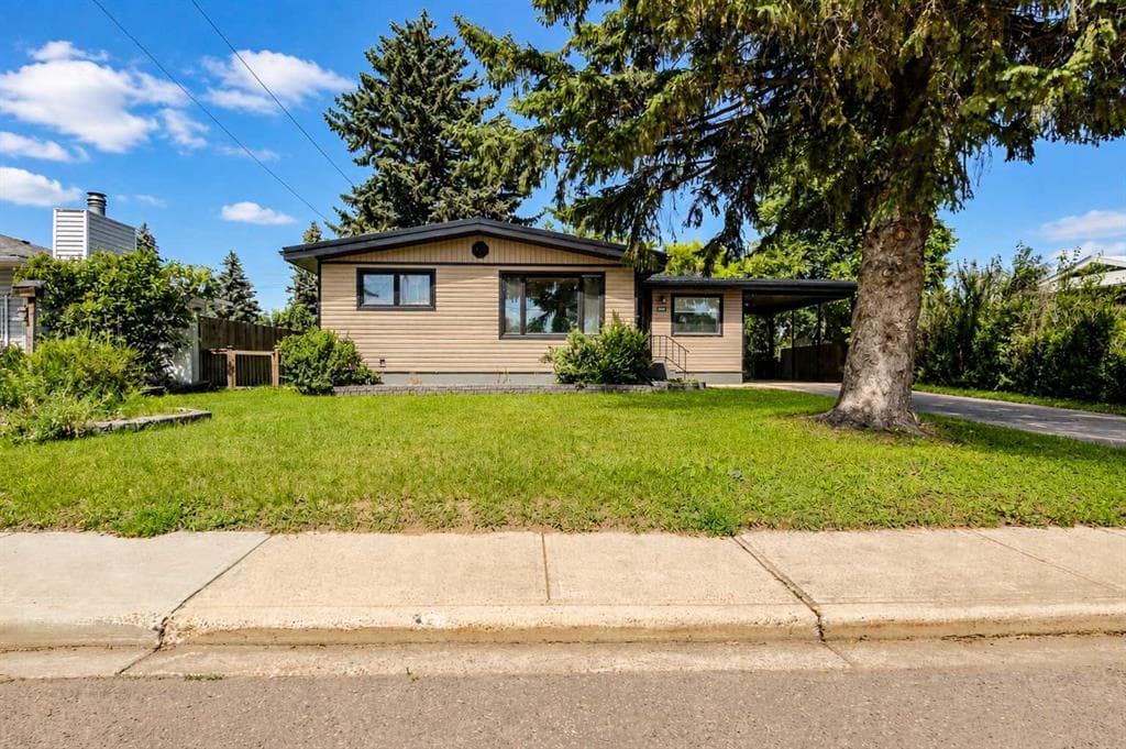 4-bed Detached for sale at 808 2 Avenue W, Brooks