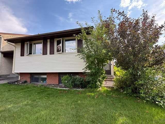 4-bed Semi-detached for sale at 107 Silvergrove Road NW, Calgary