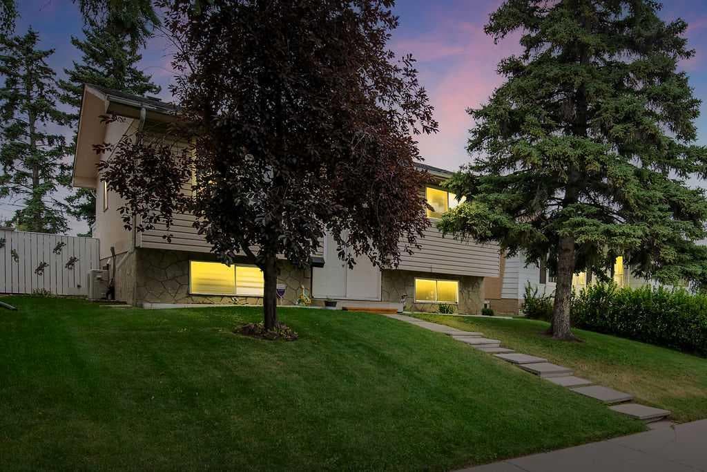 4-bed Detached for sale at 311 Penbrooke Crescent SE, Calgary