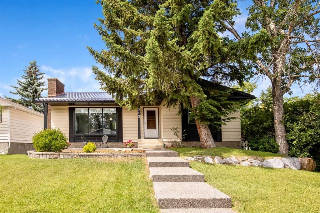 4-bed Detached for sale at 313 4 Street SW, Diamond Valley