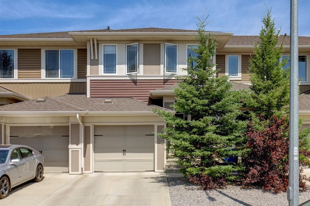 3-bed Townhouse for sale at 673 Hillcrest Road SW, Airdrie