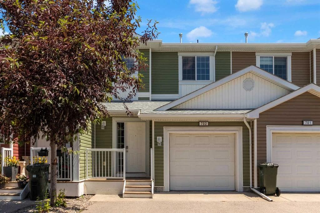 3-bed Townhouse for sale at 702, 800 Yankee Valley Boulevard SE, Airdrie