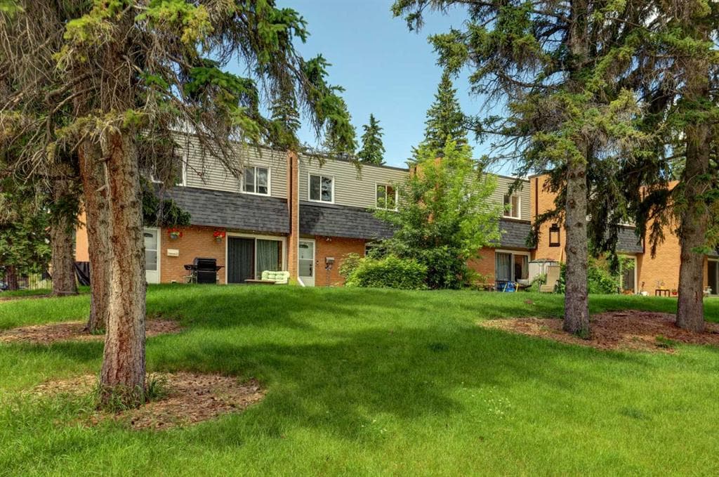2-bed Townhouse for sale at 3525 43 Street SW, Calgary