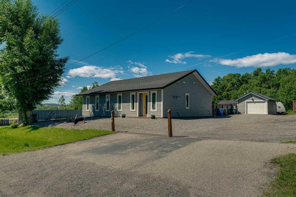 2-bed Detached for sale at 304 Main Street, Diamond Valley